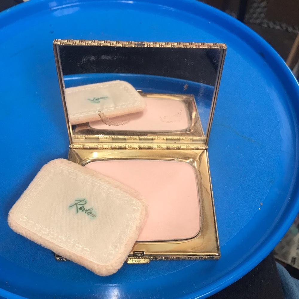 Revlon ‘Futurama’ Gold Compact with Pink Powder